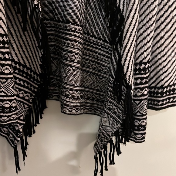 Anthony Richards. Open Front Striped Fringe Cardigan one size - Picture 9 of 11